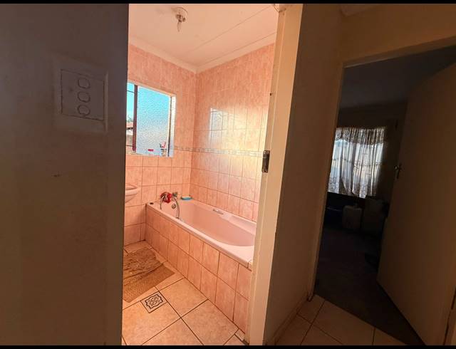 3 BEDROOM HOUSE FOR SALE IN TLHABANE WEST